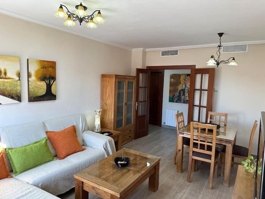 Piso En Linares Zona Centro Con Parking Gratis Apartment Luaran gambar